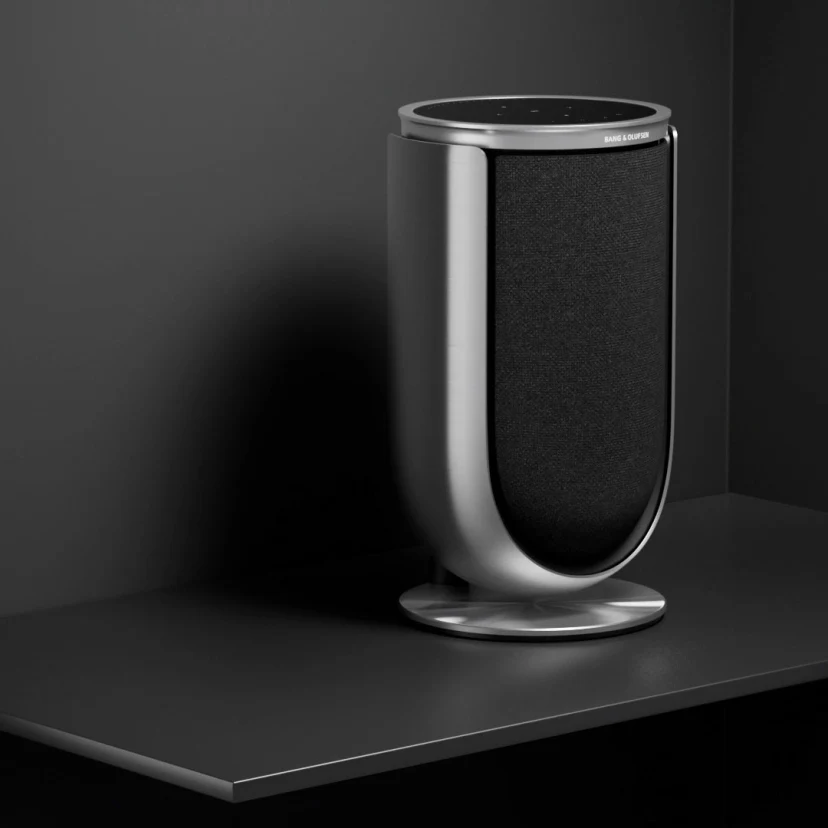 Image of the Beolab 8 speaker in Natural aluminium and Grey Mélange fabric cover on a table stand
