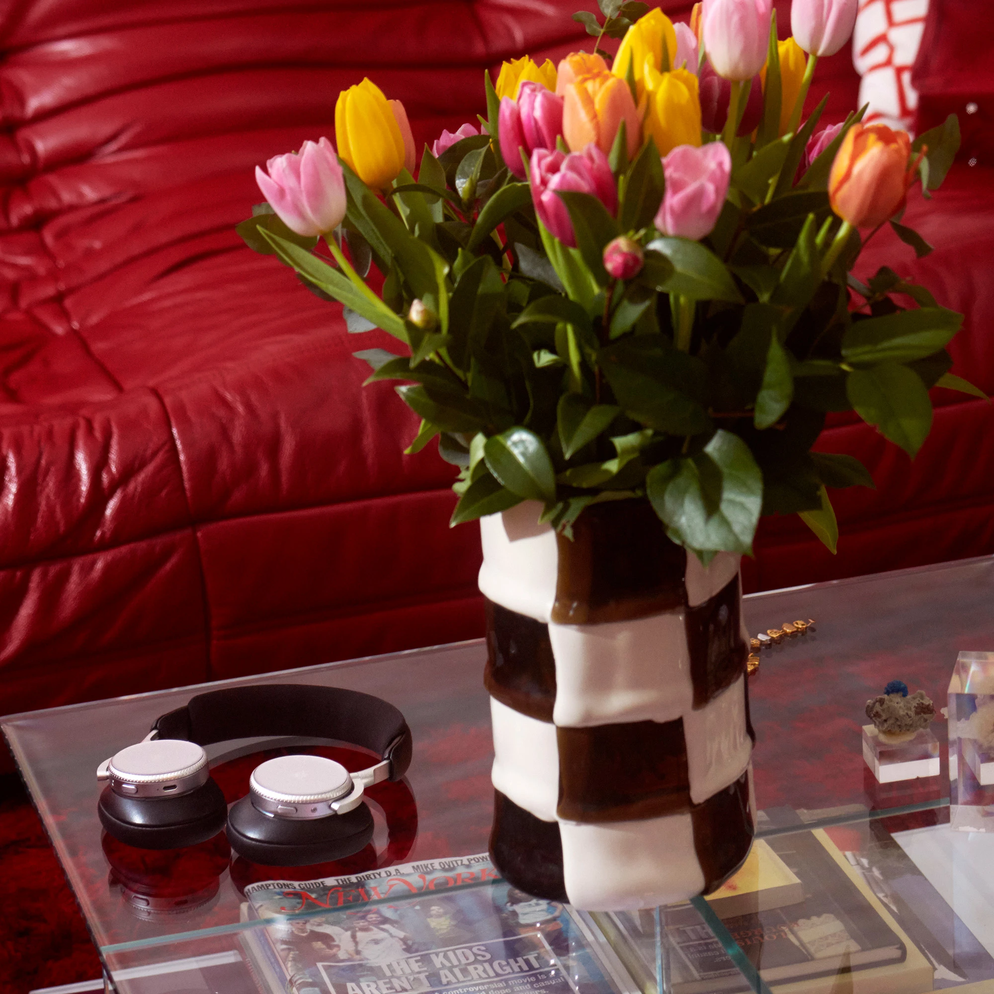 Beoplay H100 on a desk with flowers