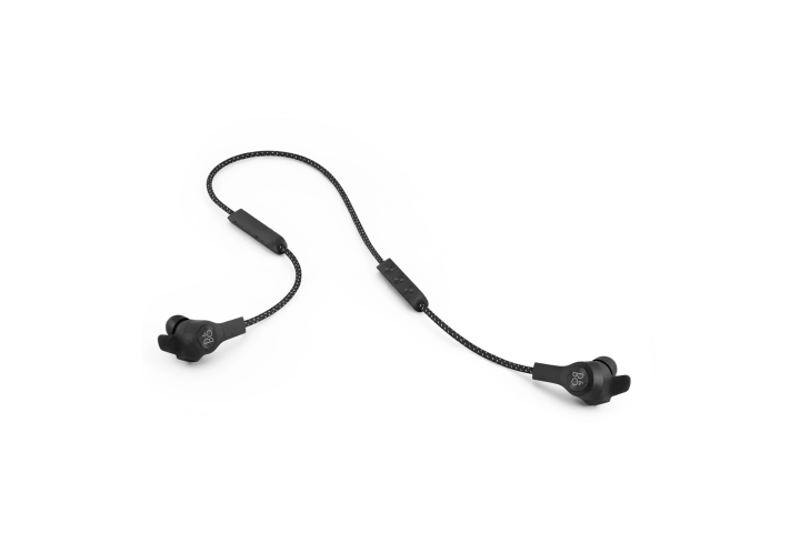 Beoplay E6 earphones on man with black tshirt