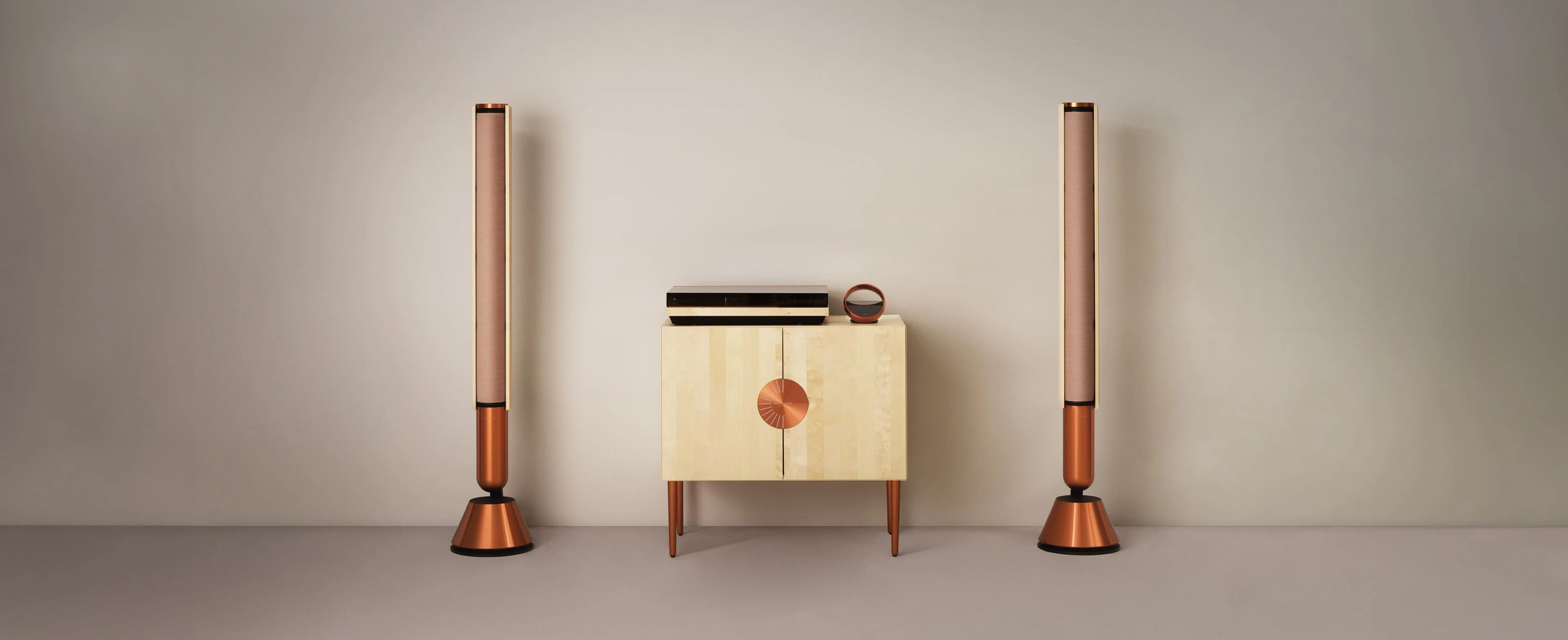 The Beosystem 72-22  with a Beogram 4000 turntable and two Beolab 28 speakers in the limited colour Nordic Dawn