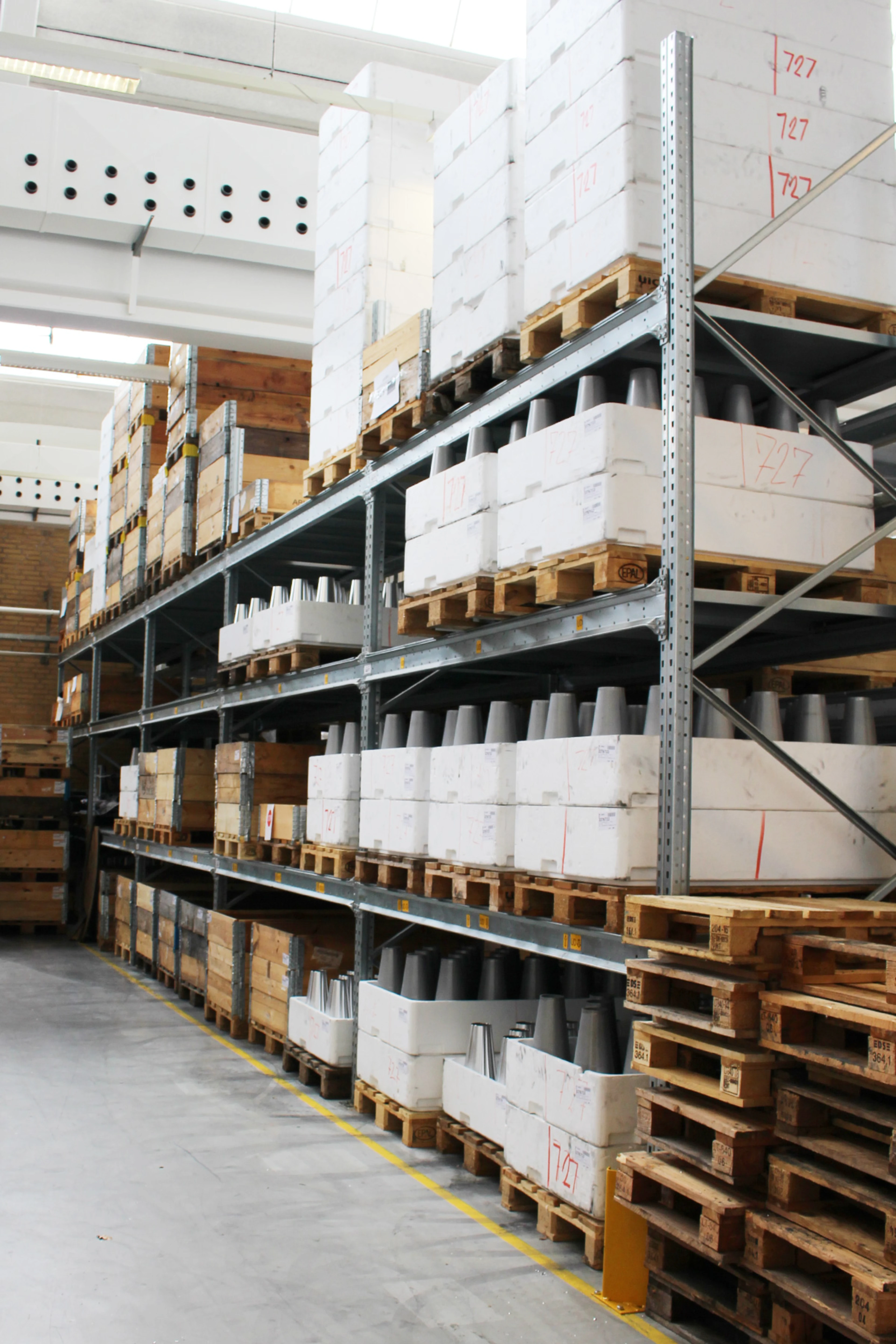 Beosound 1 magazzinato nella fabbrica di Bang & Olufsen a Struer, in Danimarca