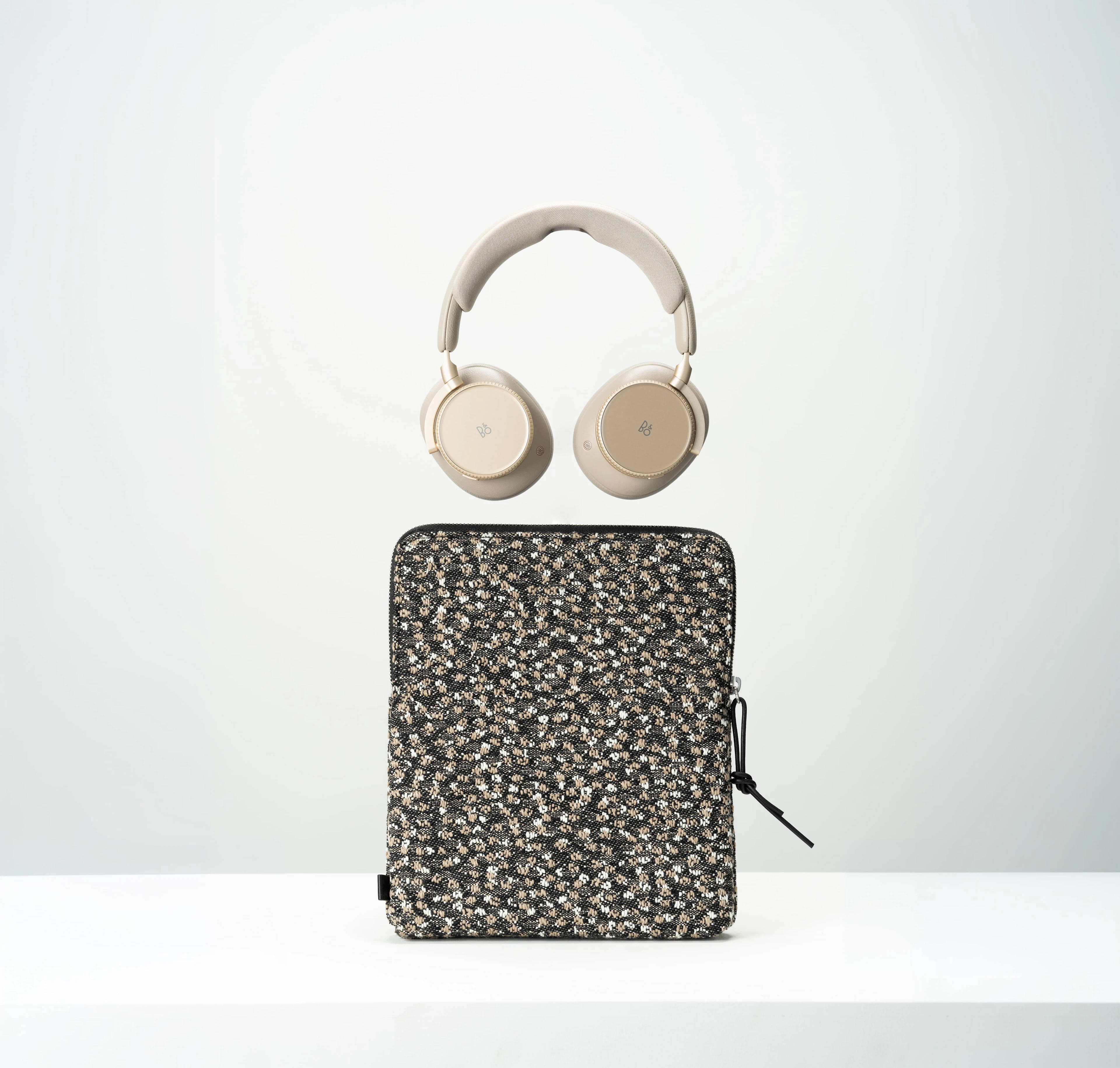Beosound H100とKvadrat x Raf Simons ヘッドホンケース