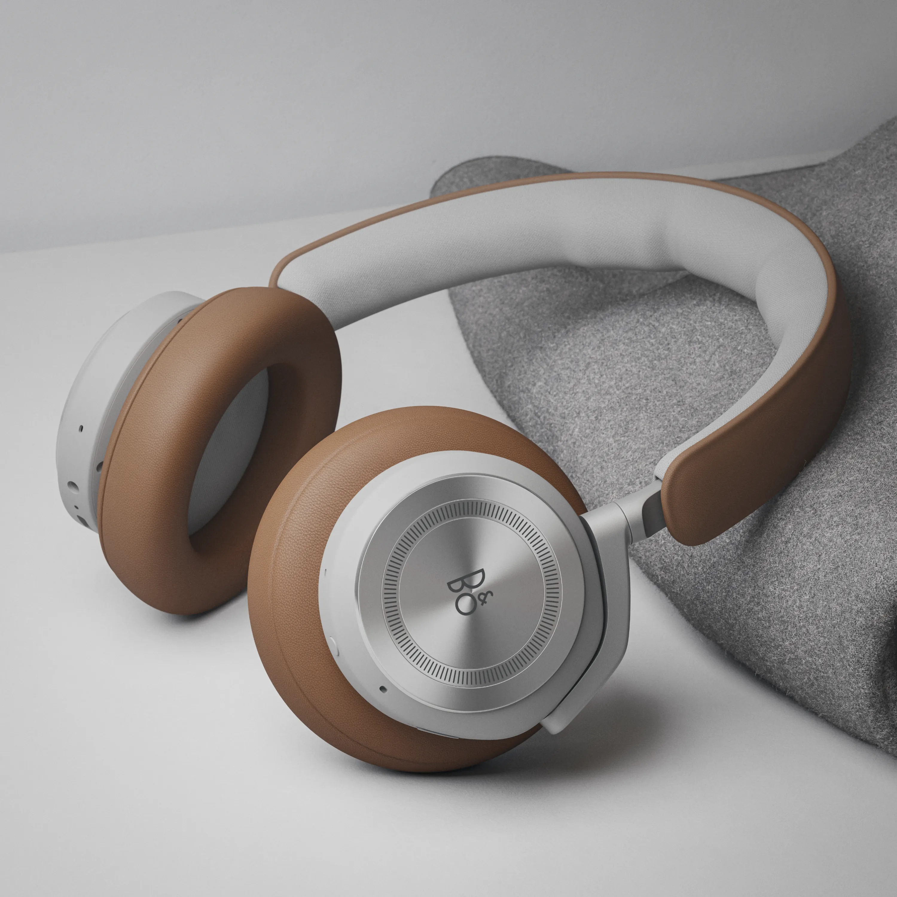 Bang & Olufsen ヘッドホン Beoplay HX ケース付き Beoplay HX - ANC搭載オーバーイヤーヘッドホン｜Bang & Olufsen 公式