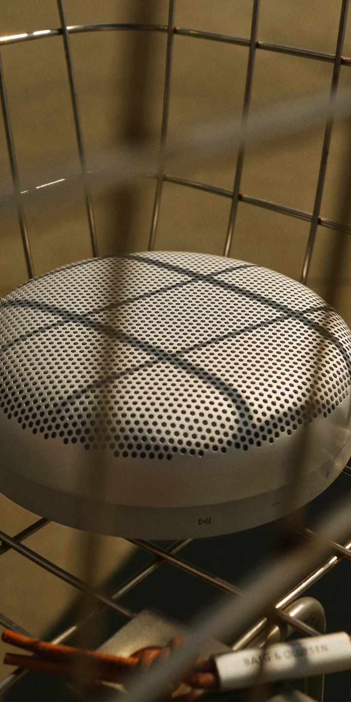 Beosound A1 2ndGen grey top