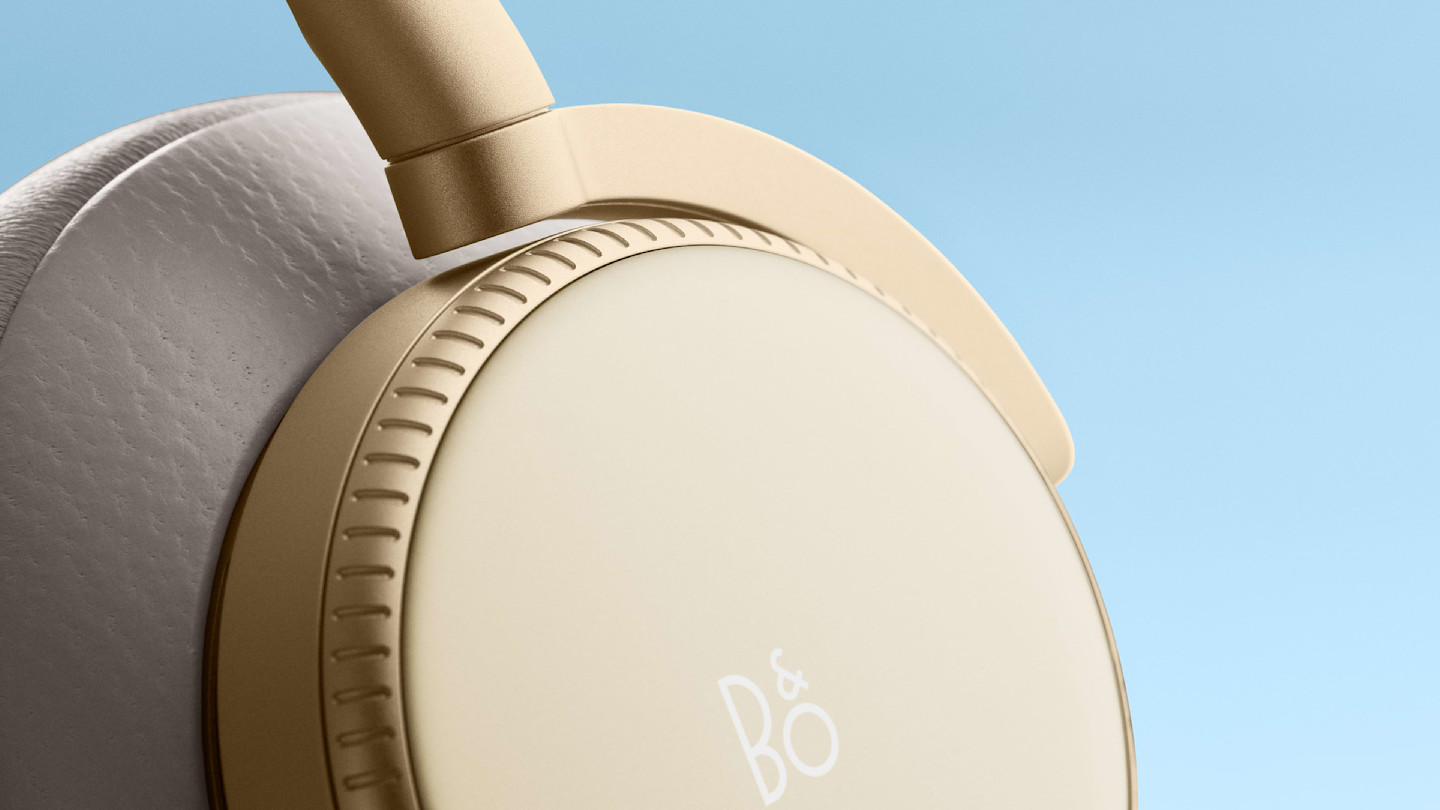 Close-up of the Beoplay H100 Hourglass sand's details