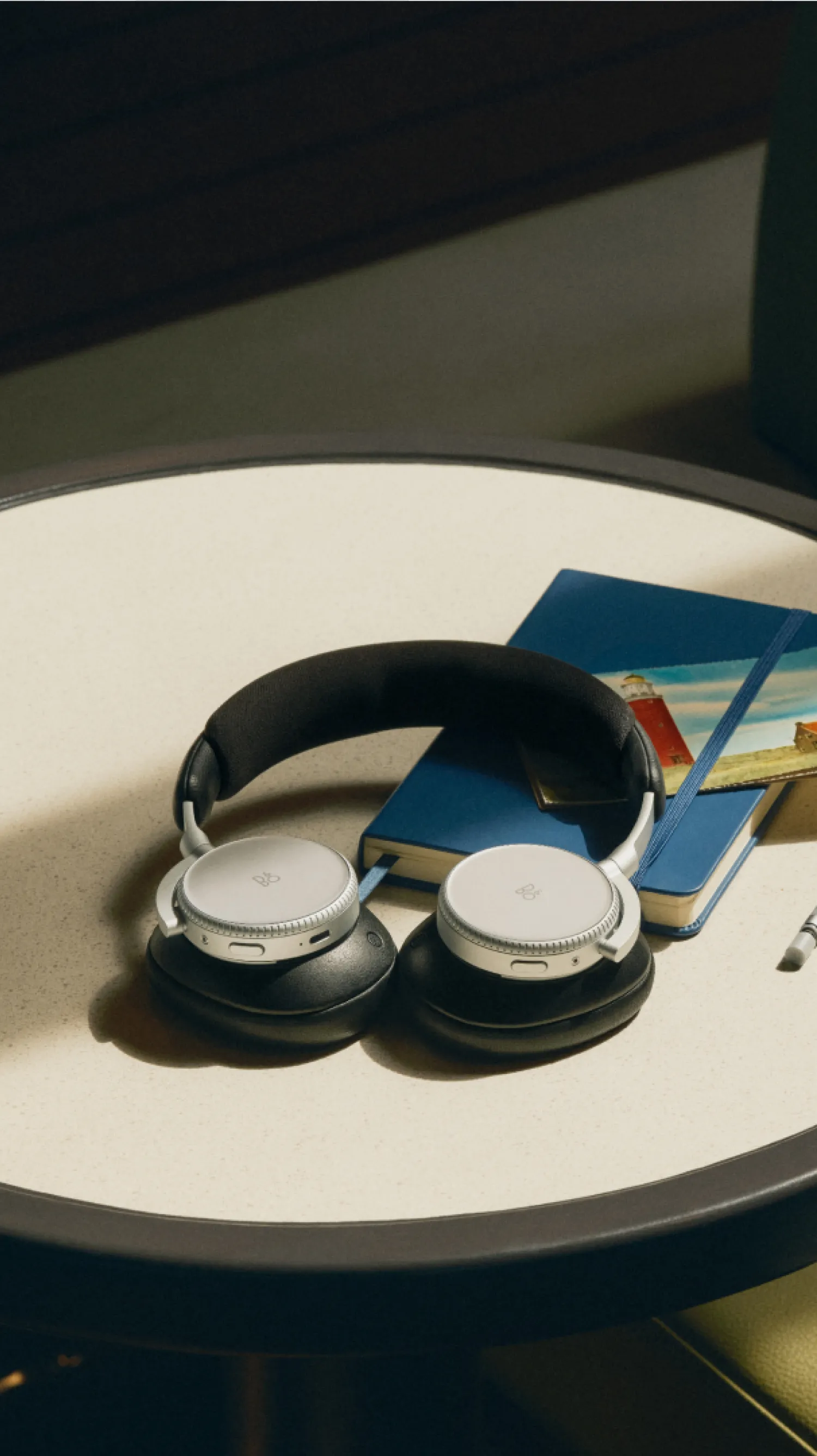 Beoplay H100 - Dolby Atmos対応チタンドライバー搭載ヘッドホン｜Bang