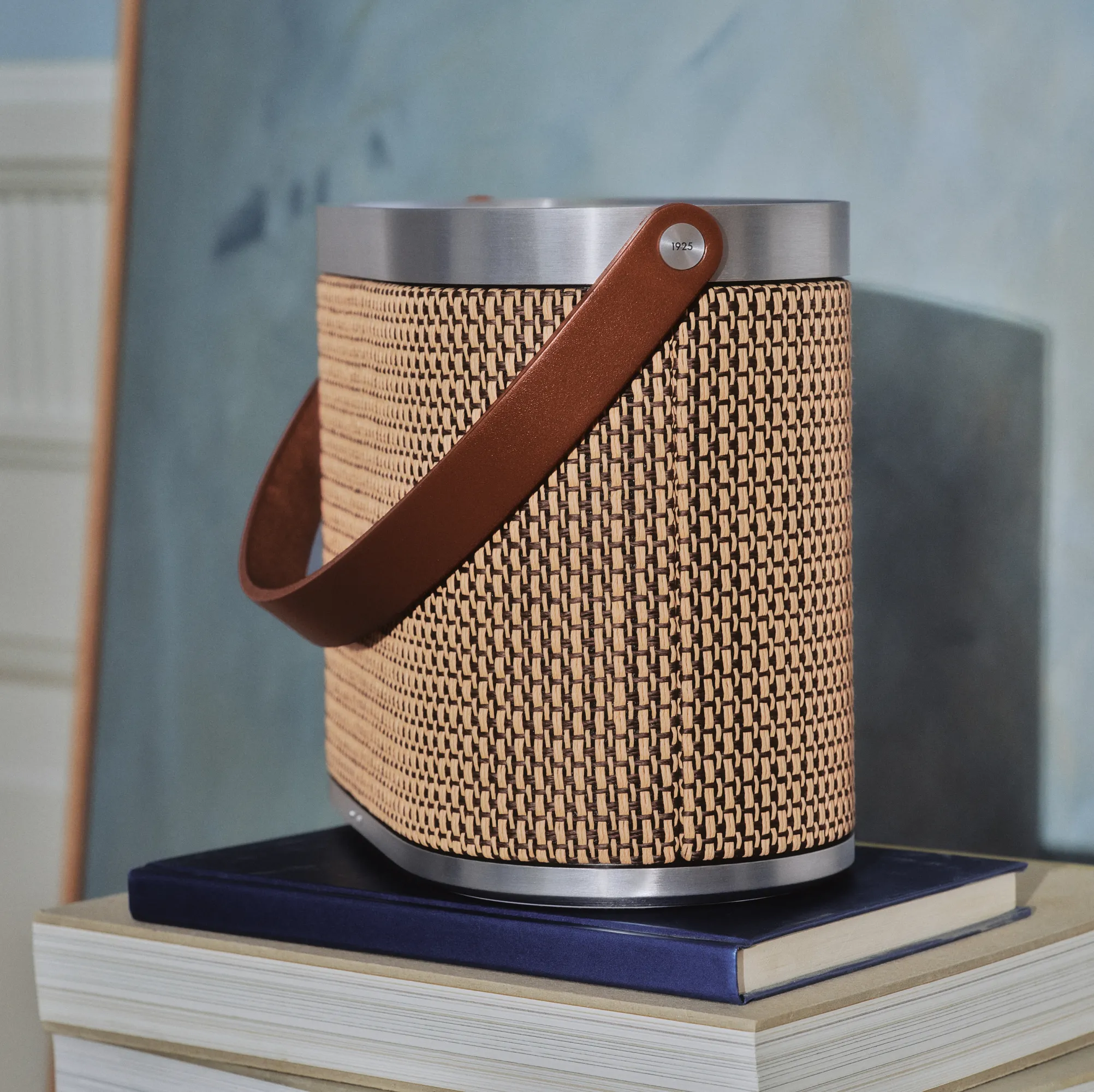 High-end quality speakers - Beautiful and exclusive design | B&O