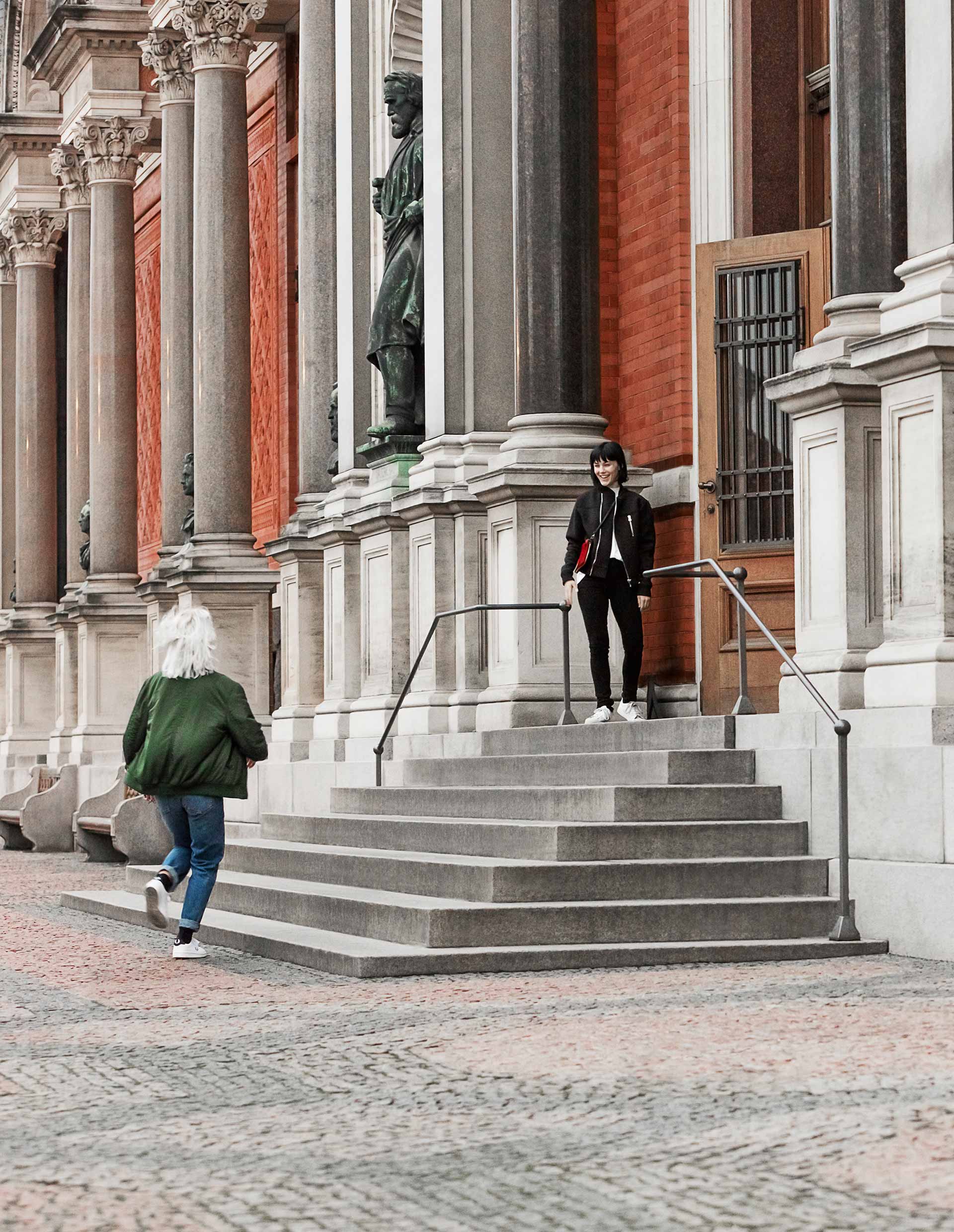 Beoplay M5 speakers two girls on the stairs of an old building