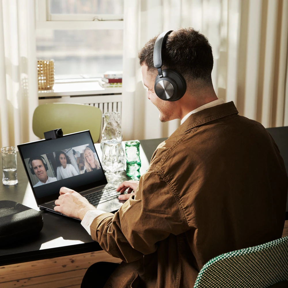 Image of man wearing Beocom Portal