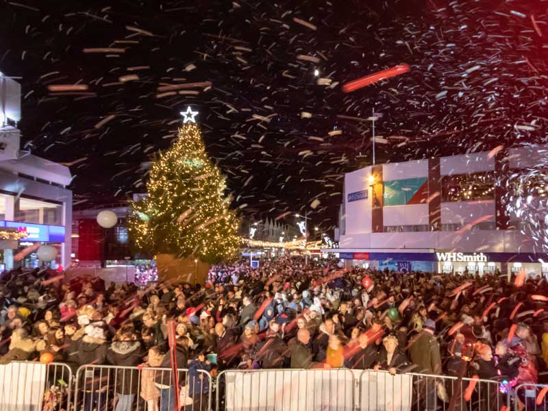 southend-christmas-street-show