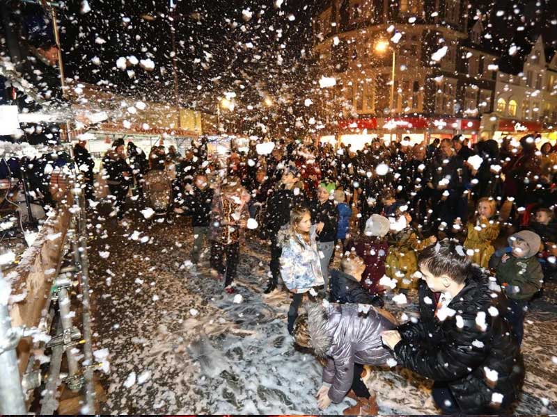 clacton-lights-snowing