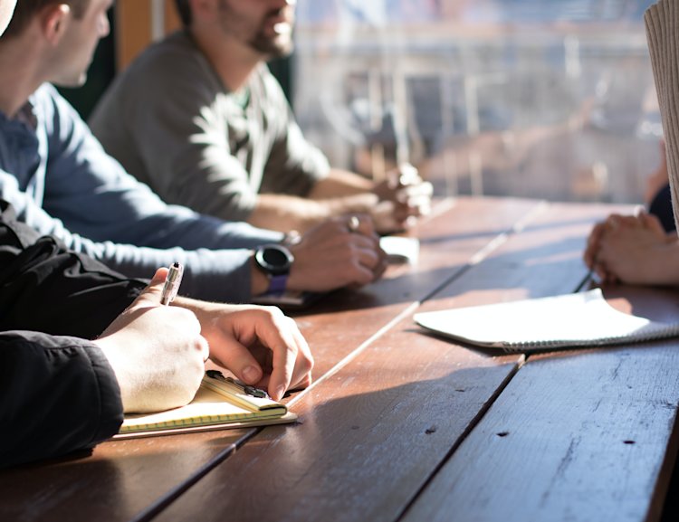 Wo bekommen KMU eigentlich digitale Kredite her? Meist nicht von der Hausbank, denn die meisten deutschen Banken hinken in puncto Digitalisierung deutlich hinterher.