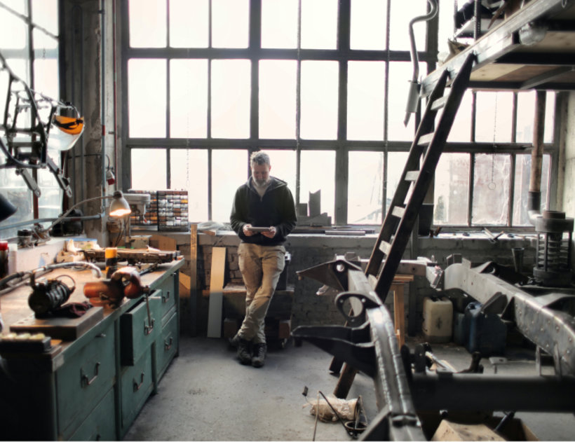 Mit einer Erweiterungsinvestition bauen Unternehmen ihr Sachanlagevermögen und damit ihre Produktionskapazität aus.