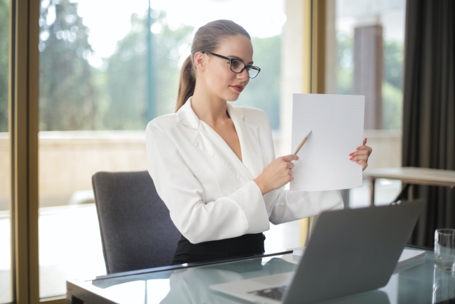 With an installment payment, a customer pays off his invoice in several small instalments over a certain period of time.