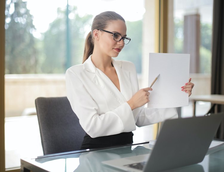 With an installment payment, a customer pays off his invoice in several small instalments over a certain period of time.