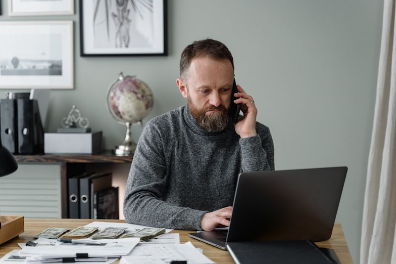 Als kurzfristige Liquidität bezeichnet man die finanziellen Mittel, die einem Unternehmen in weniger als einem Jahr zur Verfügung stehen.