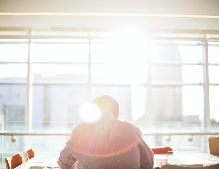 Anleihen sind - kurz gesagt - Schuldscheine, die Sie vom Staat oder verschiedenen Unternehmen käuflich erwerben können.