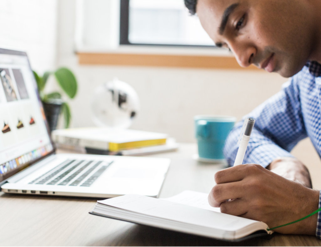 Unter Factoring versteht man den Verkauf von Forderungen an ein Factoring-Unternehmen.