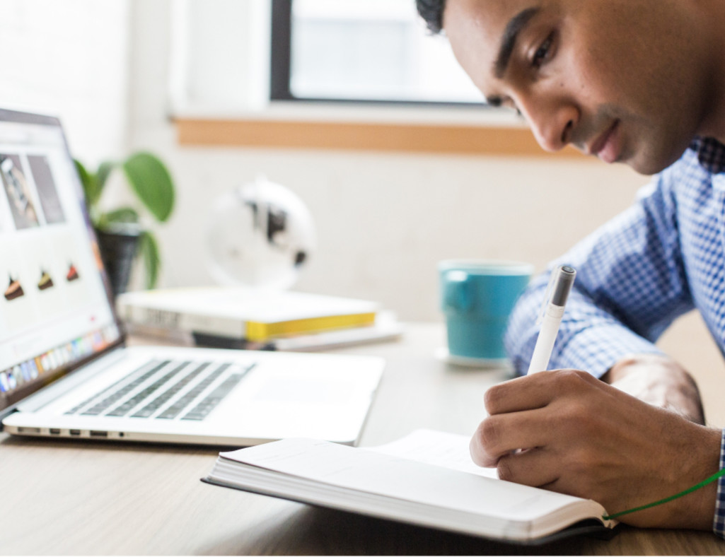 Unter Factoring versteht man den Verkauf von Forderungen an ein Factoring-Unternehmen.