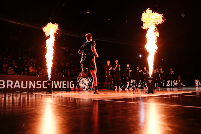 Das Motto der Basketball Löwen: #jungwildhungrig.