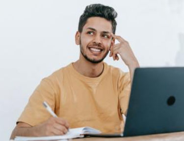 The future cash flow indicates how high the expected income and expenditure of a company will be.