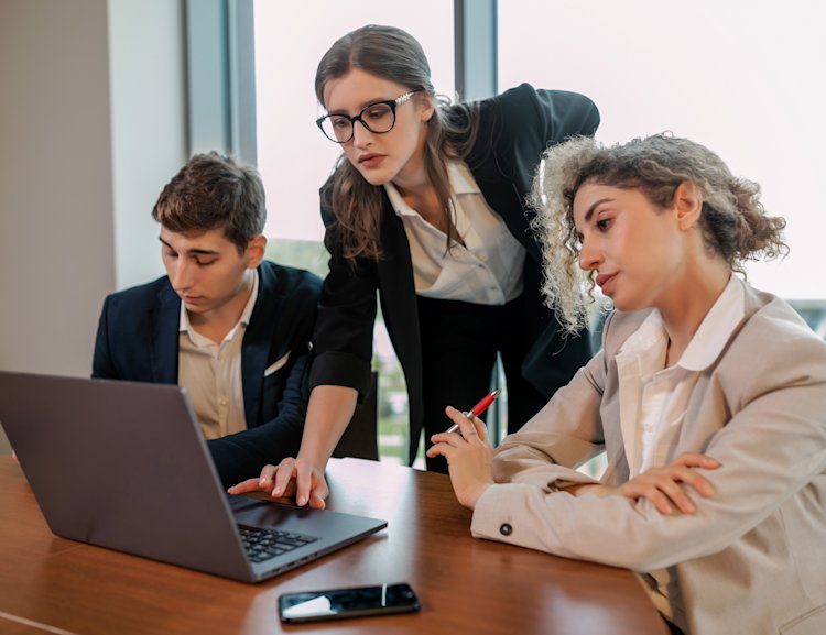 Fazit: Strukturbilanz ist der erste Schritt zur Bilanzanalyse
Die Erstellung einer Strukturbilanz macht immer dann Sinn, wenn bestimmte Kennzahlen ermittelt werden sollen.