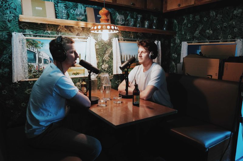 Cashflow Management Expert Timo Hoffmann von Agicap zu Gast beim Snocksulting Podcast mit Snocks CEO und Gründer Johanns Kliesch.