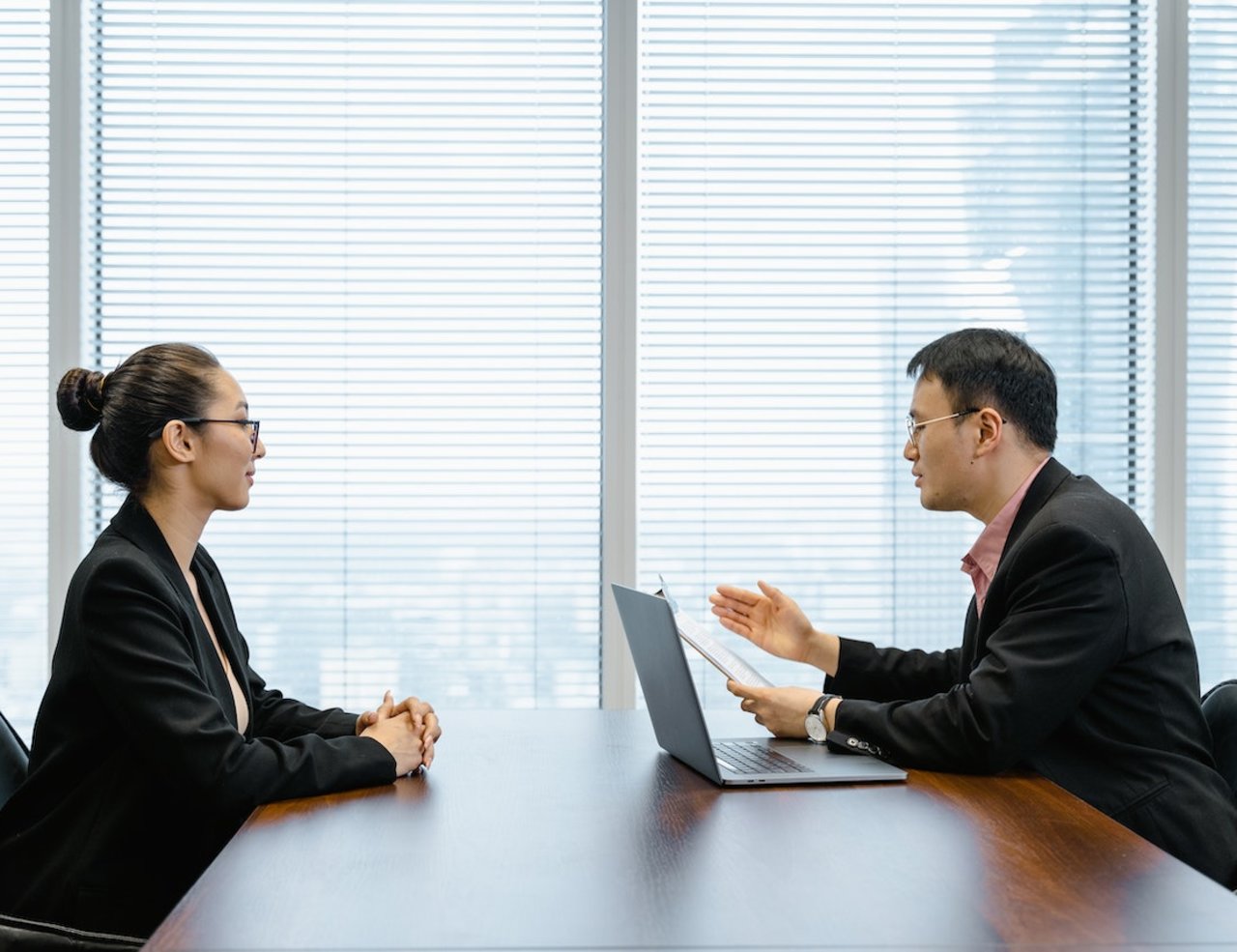 Wenn die Eigenkapitalquote vergleichsweise niedrig ist, müssen im Liquiditätsmanagement die Alarmglocken schrillen.