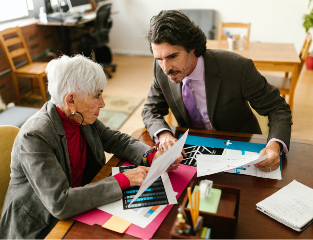 Eine Muttergesellschaft beherrscht mindestens ein Tochterunternehmen, das rechtlich eigenständig, jedoch finanziell von der Mutter abhängig ist.