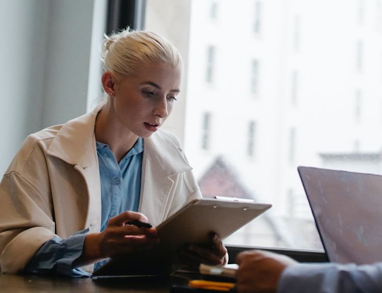 Die Bilanzierung erfolgt zum Jahresende in einem Unternehmen.