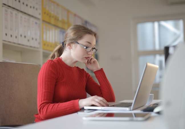 Mit „nachschüssig“ bezeichnet man eine Zahlung, die am Ende eines Zahlungszeitraums geleistet wird.