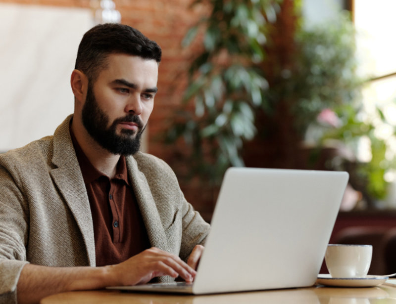 Die Deckungsspanne ist eine wichtige Kennzahl, mit der die Höhe des Betrags ermittelt wird, der zum Decken der Fixkosten zur Verfügung steht.
