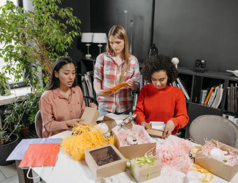 Die variablen Stückkosten berechnet man, wenn man wissen möchte, wie sich die variablen Gesamtkosten bei einer bestimmten Produktionsmenge verhalten.