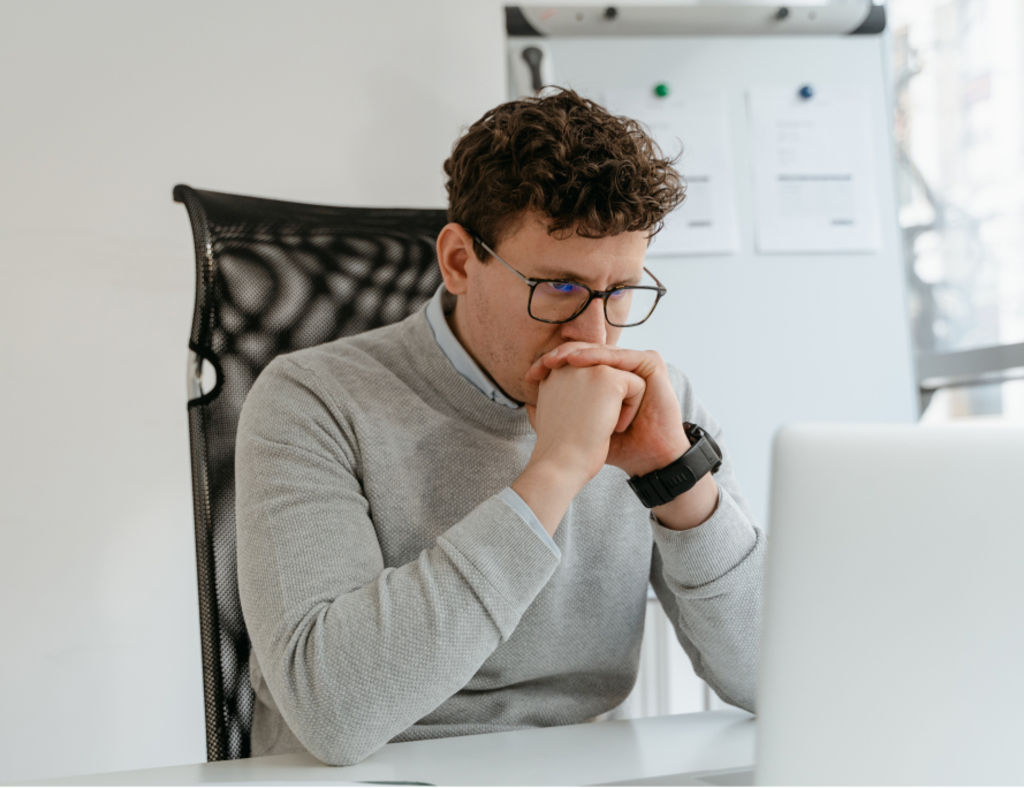 Der Jahresfehlbetrag wird in der Bilanz und/oder der Gewinn-und-Verlustrechnung am Ende des Geschäftsjahres ausgewiesen, wenn das Betriebsergebnis negativ war.