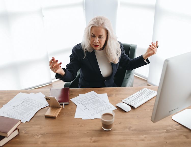 Was sind die anfallenden Steuern, insbesondere die Einkommensteuer im Kleingewerbe und wie geht man damit um.