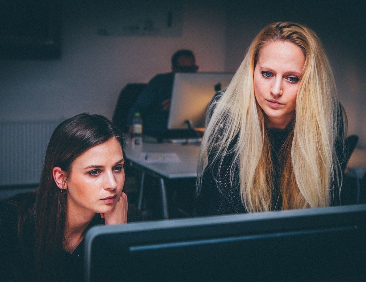 Das Finanzcontrolling ist ein wichtiger Bestandteil in jedem Unternehmen. Es dient sowohl dem Finanz- als auch dem Unternehmensmanagement als wichtige Stütze zur Entscheidungsfindung.