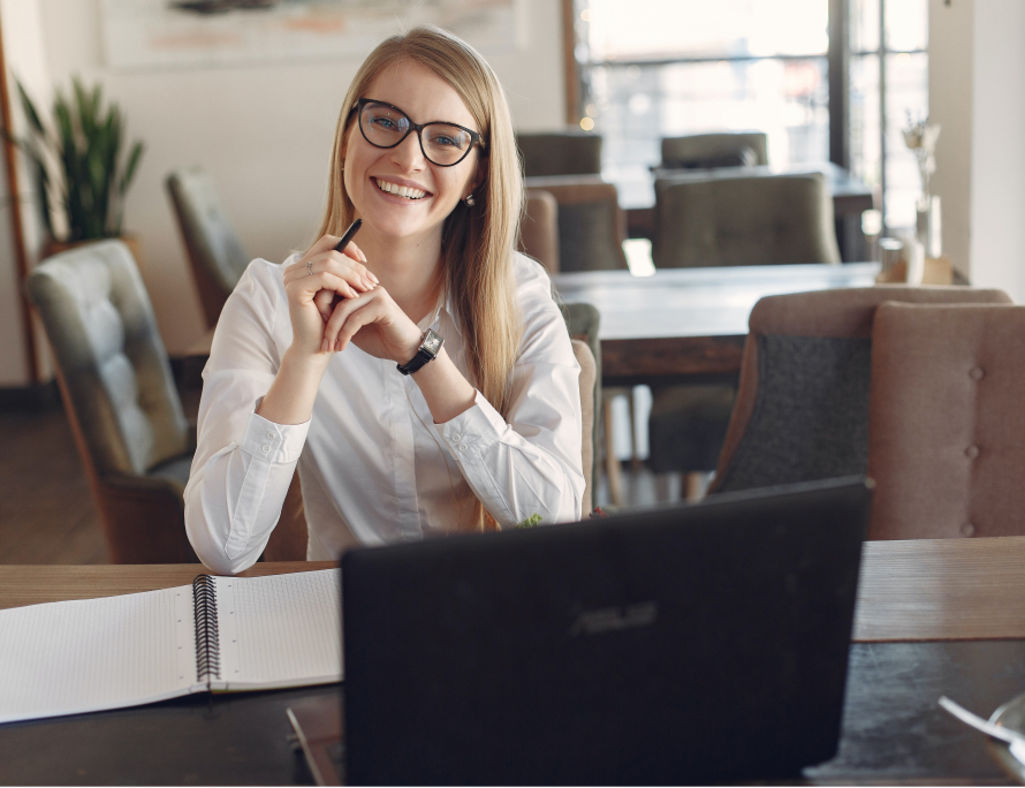 Das Gesamtkapital eines Unternehmens setzt sich zusammen aus dem Eigen- und aus dem Fremdkapital, sowie aus den Sonderposten.