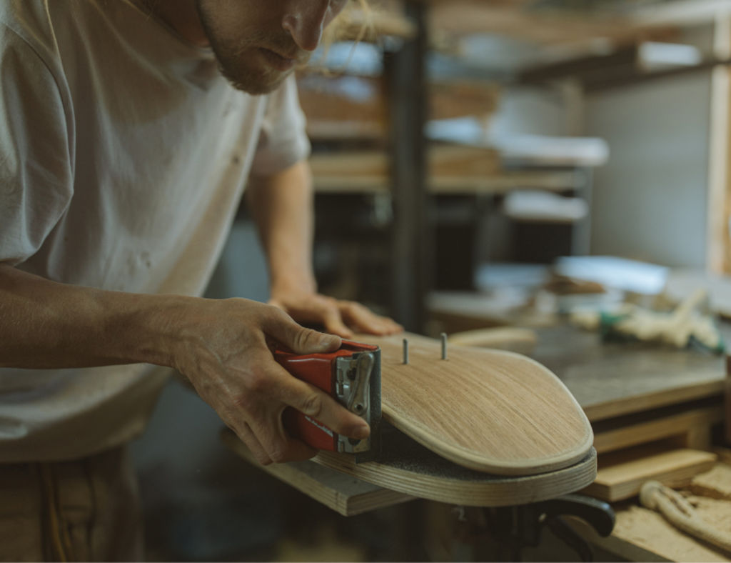 Restgemeinkosten fallen in produzierenden Unternehmen an, bei denen eine Art Produktfertigung stattfindet und ein hohes Maß an Automatisierung besteht.