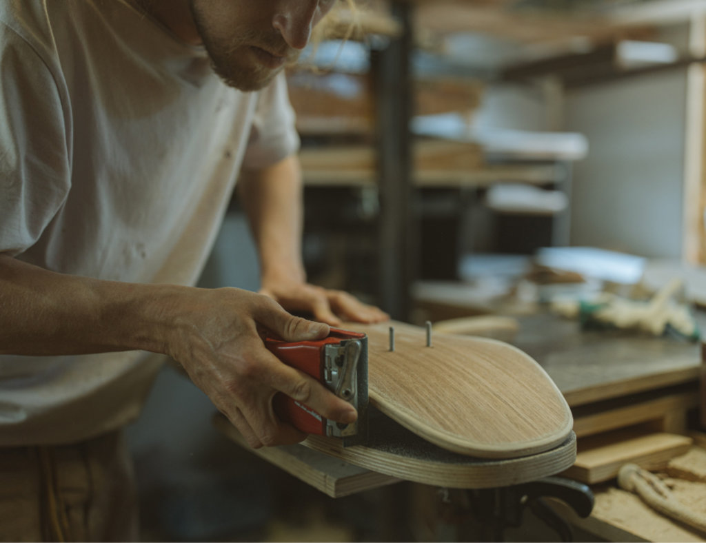 Restgemeinkosten fallen in produzierenden Unternehmen an, bei denen eine Art Produktfertigung stattfindet und ein hohes Maß an Automatisierung besteht.
