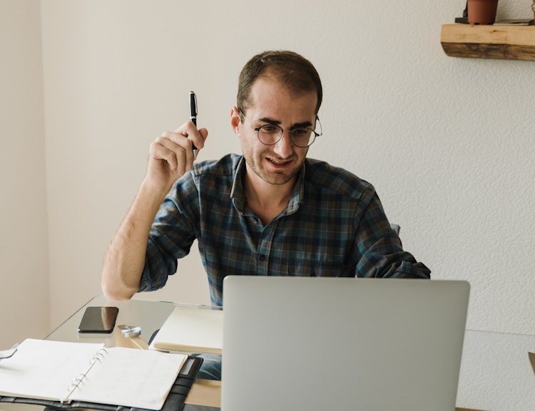Dazu dient das Grundbuch im Rechnungswesen.