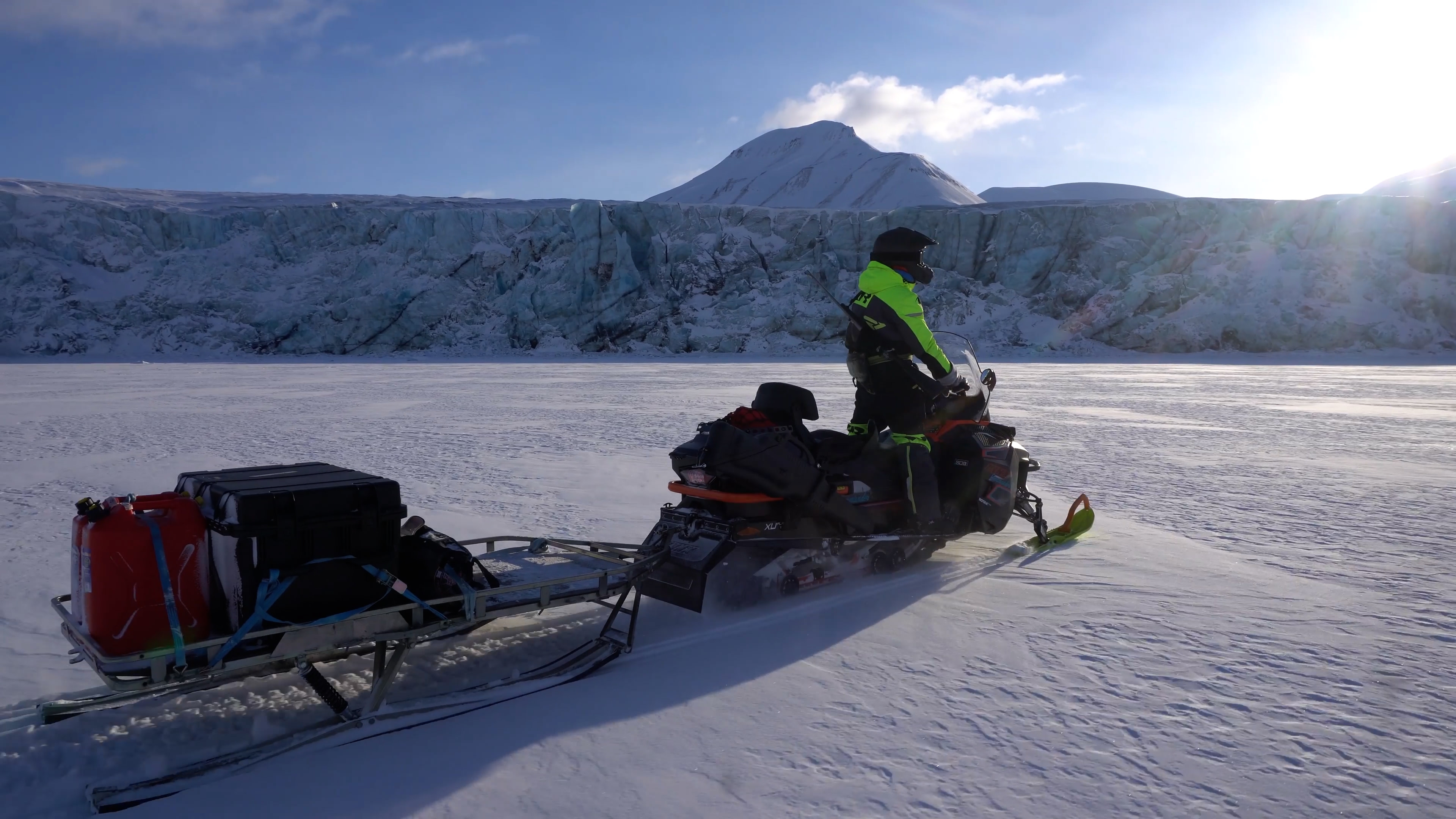 Snowscooter glacier (Heidi Sevestre)2