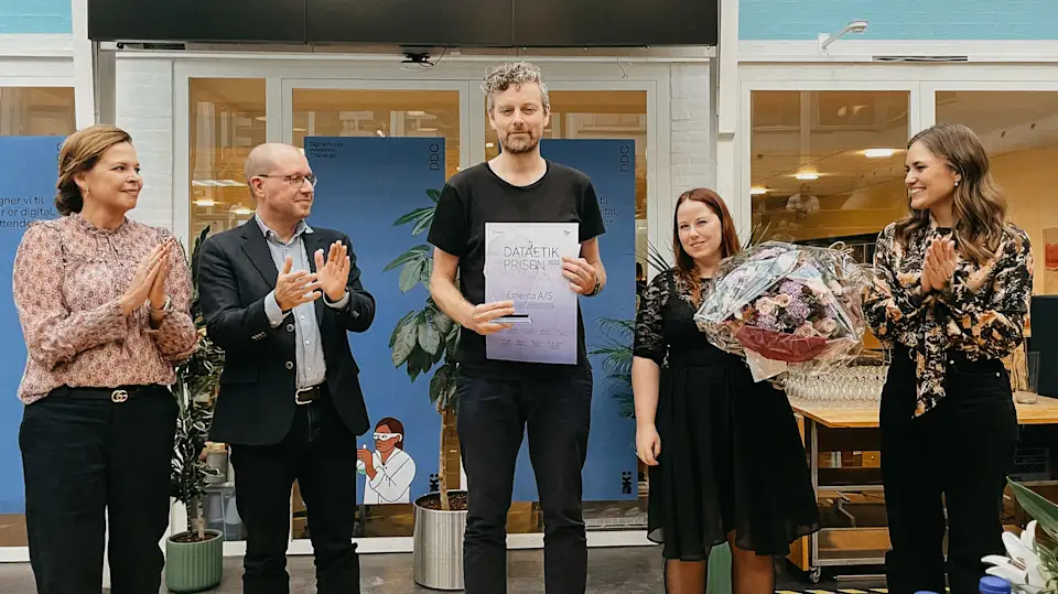 Minister of Digitalization Marie Bjerre, DI:Digital, and the Financial Services Union present the Data Ethics Award 2023 to Co-founder Mikkel Bech and former DPO Lyng Salling from Emento.