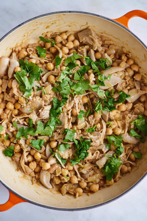 Pulled Jackfruit With Chickpeas & Peanuts