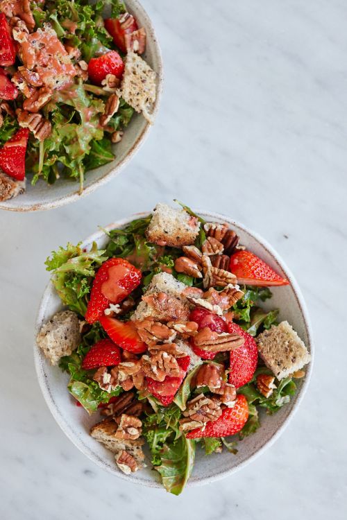 15-minute strawberry & balsamic salad