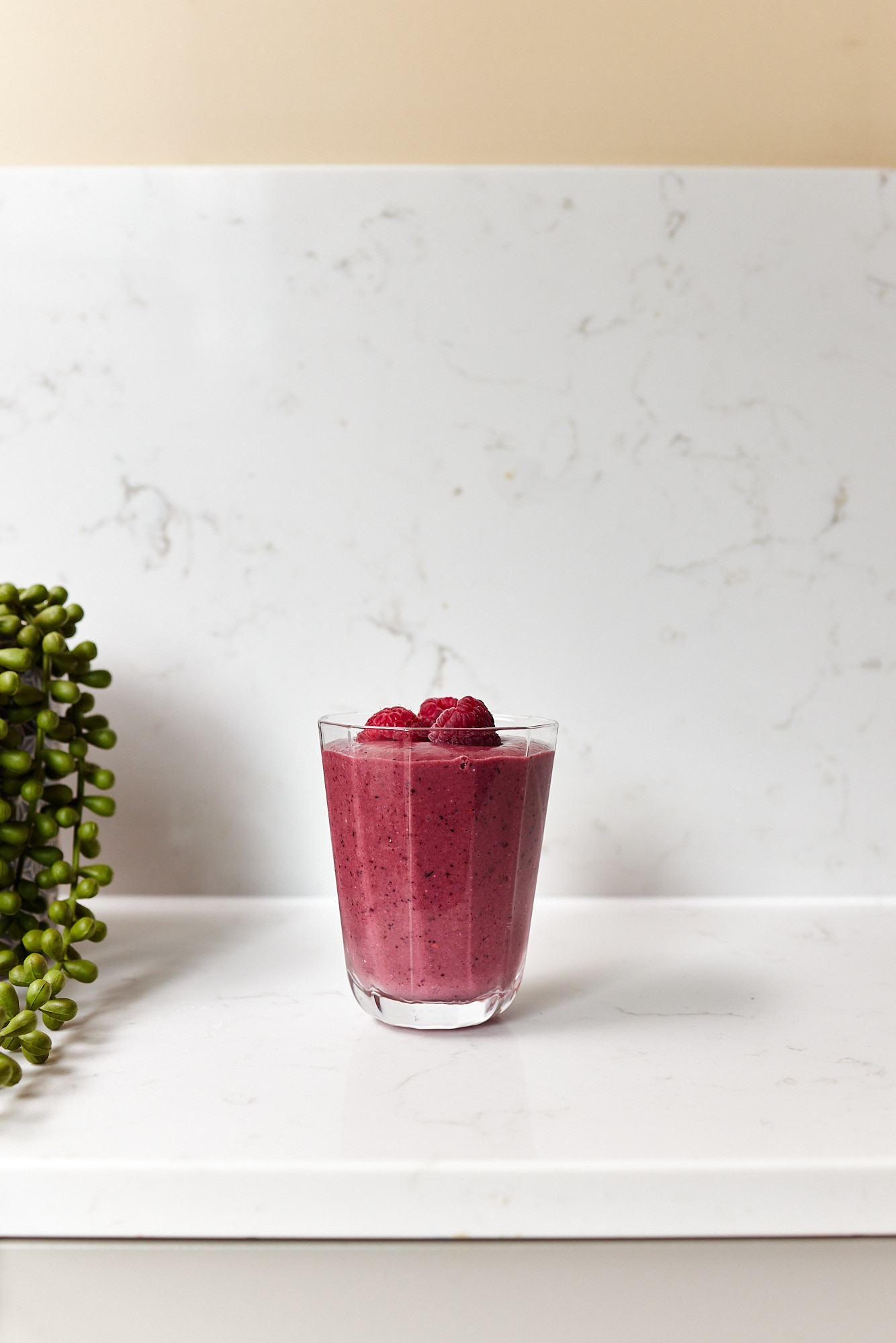 Avocado, Date & Berry Smoothie Deliciously Ella