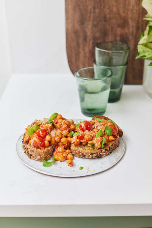 15-Minute Tomato & Harissa Chickpeas 