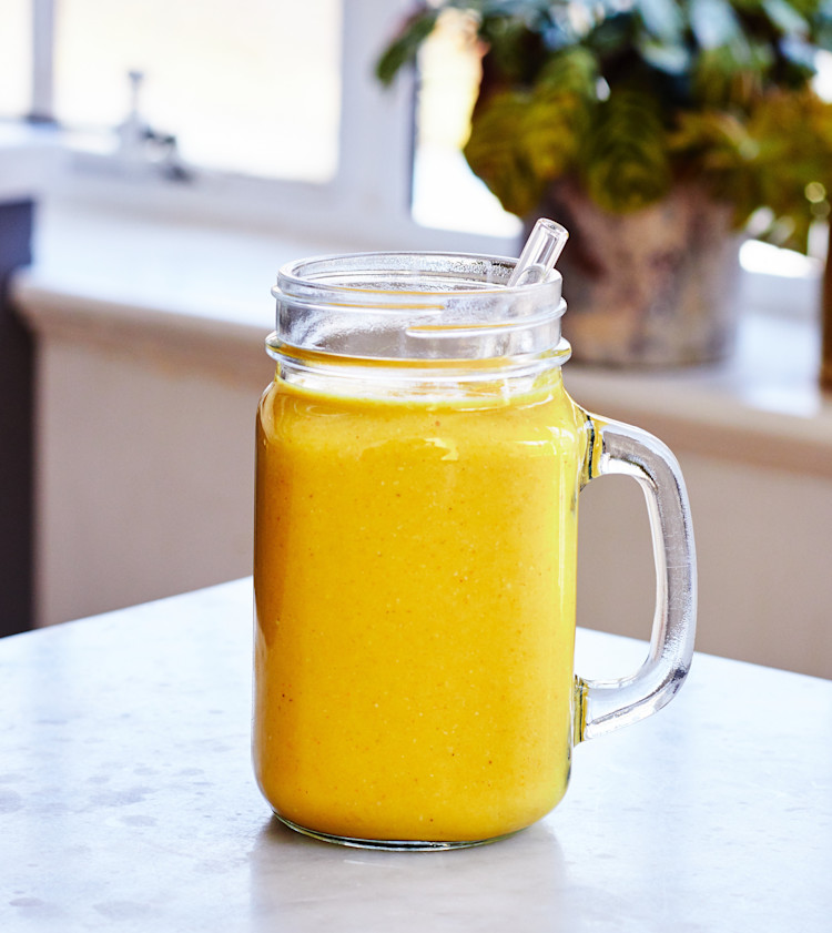 Mango & Turmeric Breakfast Smoothie