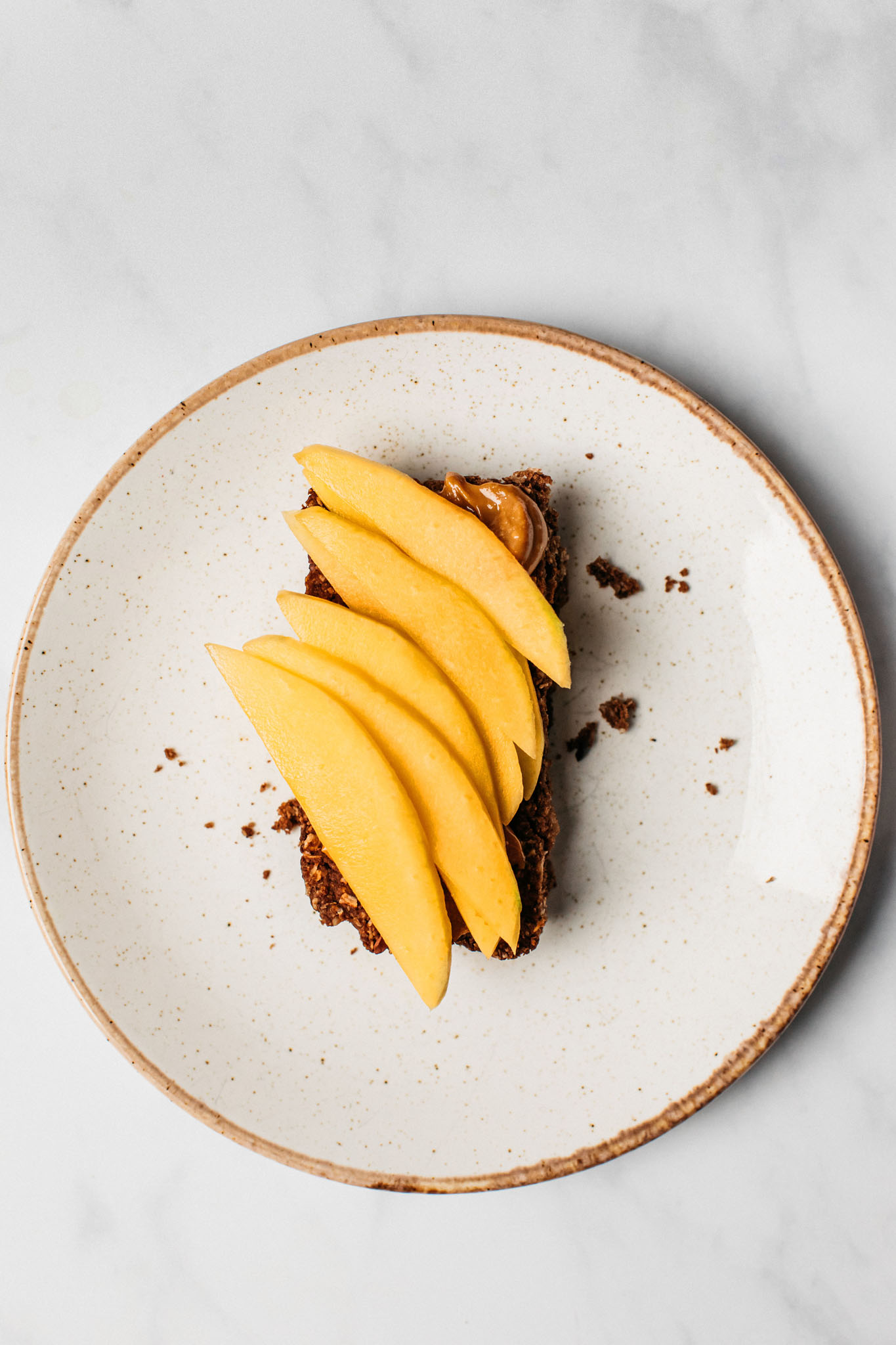 Oat Bar With Peanut Butter & Mango - Deliciously Ella