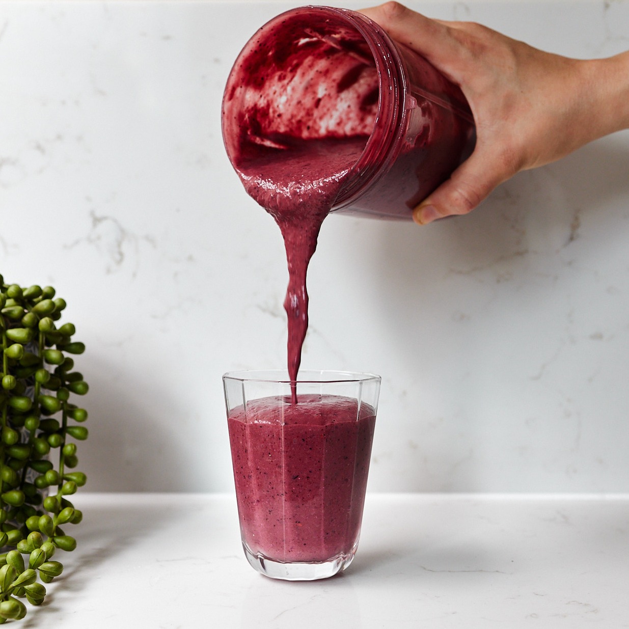 Avocado, Date & Berry Smoothie Deliciously Ella (US)