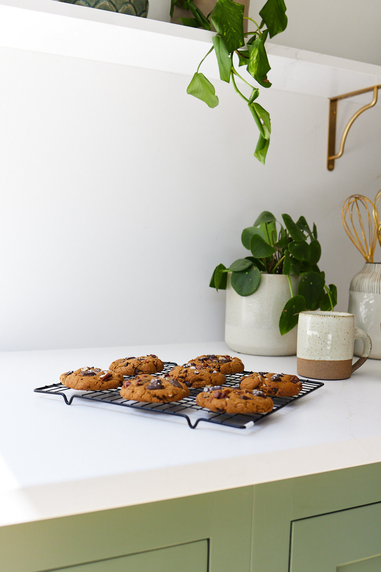 Pecan, Vanilla & Dark Chocolate Cookies Deliciously Ella